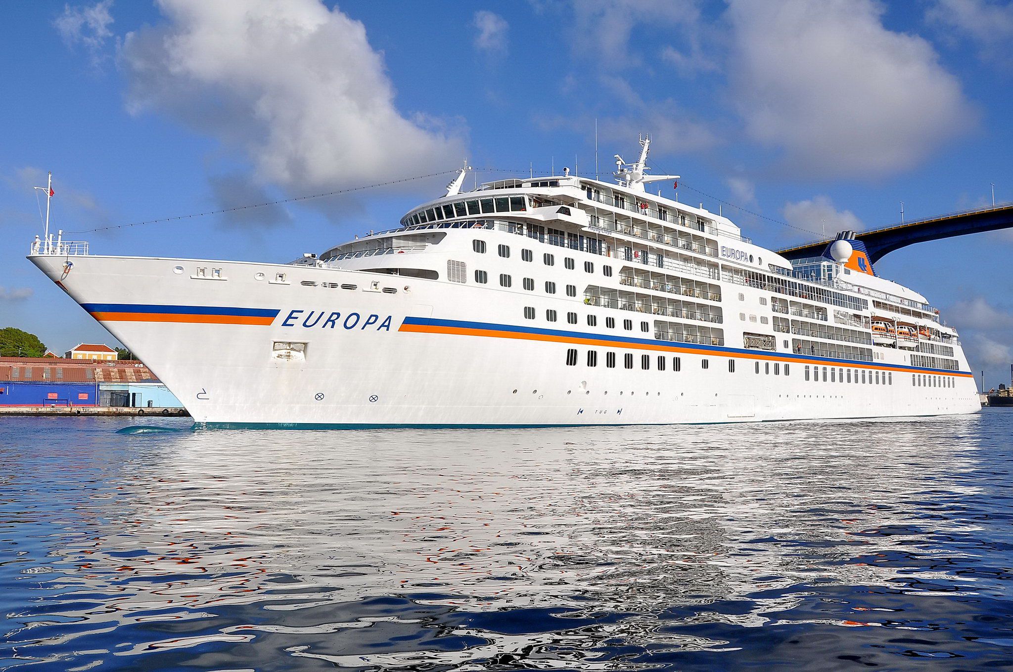 Лайнер europa. Лайнер Europa IMO 9183855. Europa Luxe ship. Пассажирское судно из Калининграда в Гдыню.