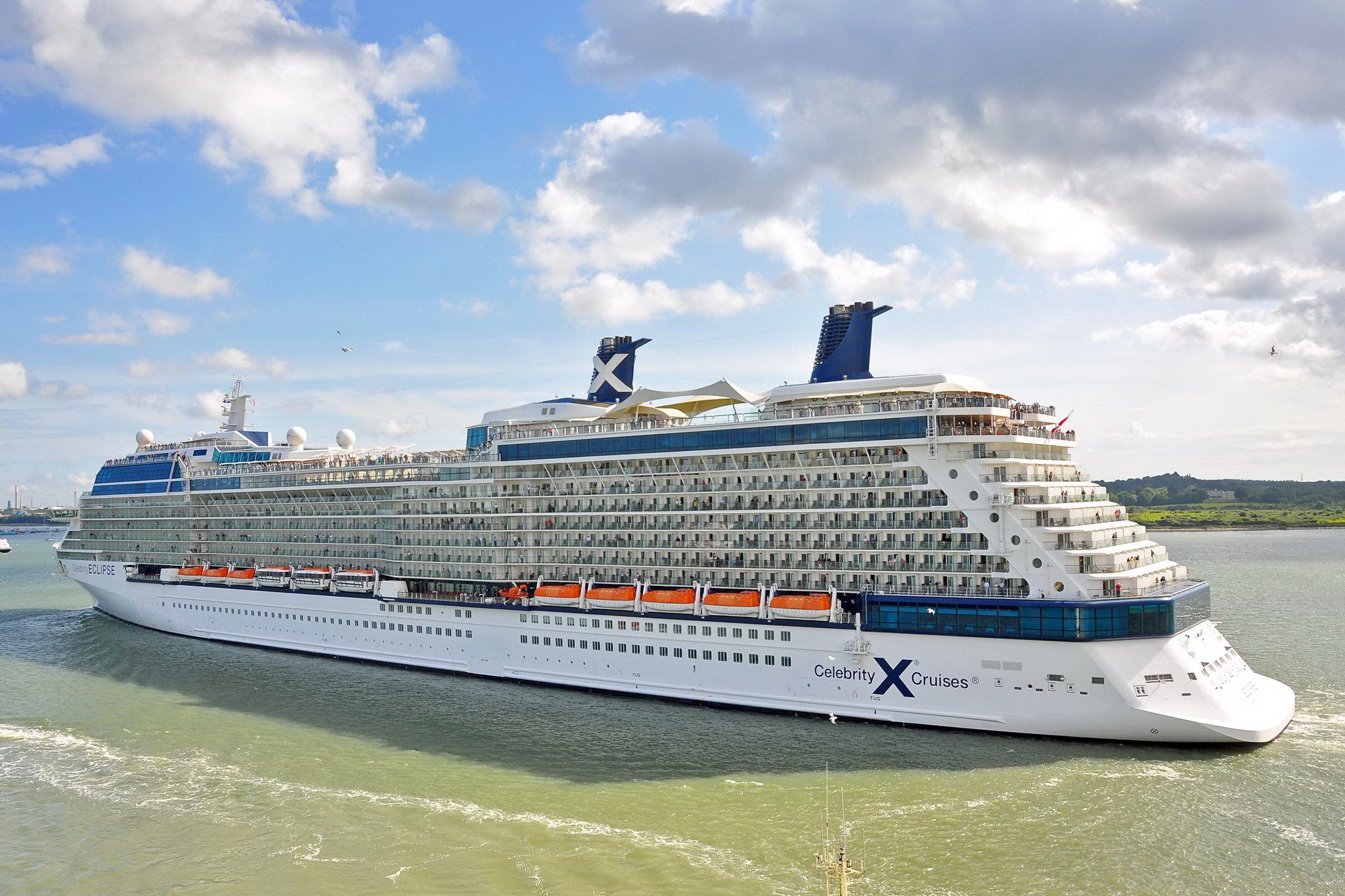 Лайнер celebrity. Лайнер Эклипс круизный. Celebrity Eclipse. Паром Эклипс. Mayer Werft Celebrity Eclipse.