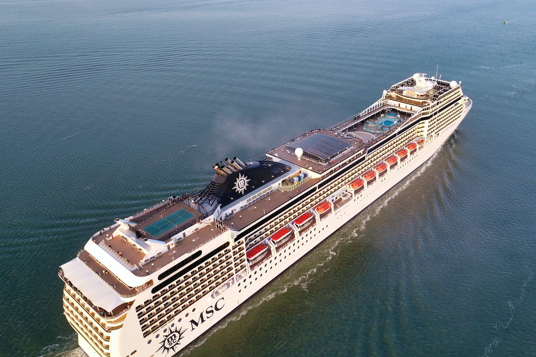 Magnifica evo отзывы. Лайнер MSC magnifica. Лайнер MSC magnifica 5. Круизы MSC magnifica. MSC magnifica круизный.