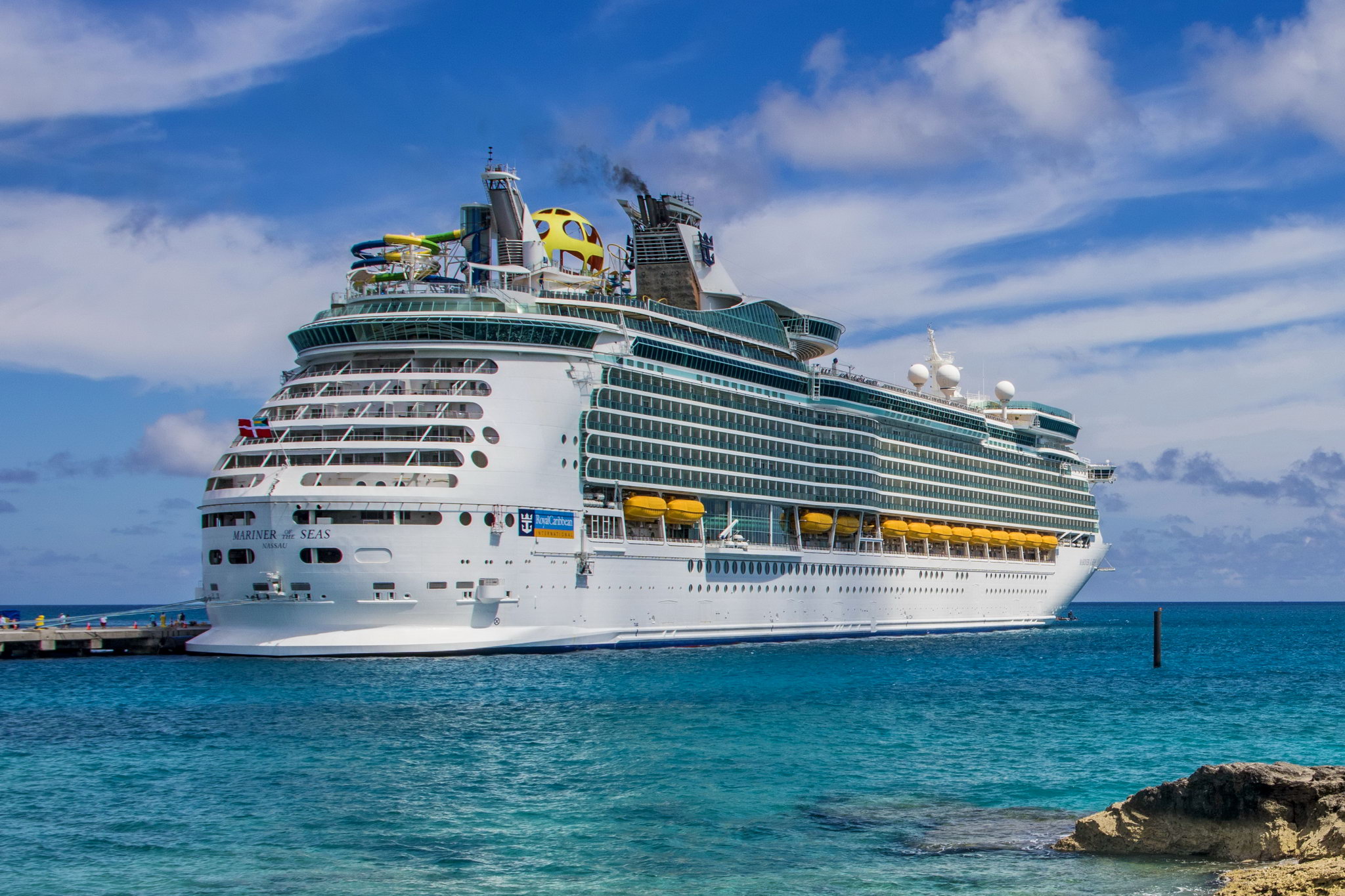 Лайнеры карибиан. Лайнер Mariner of the Seas. Круизный лайнер Роял Карибиан. Роял Карибиан Майами. Багамские острова корабль.