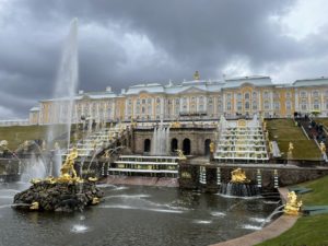 Дворцы и фонтаны Петергофа