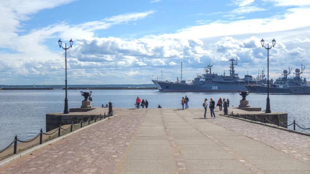 Групповая экскурсия из Петербурга в город-крепость Кронштадт 4
