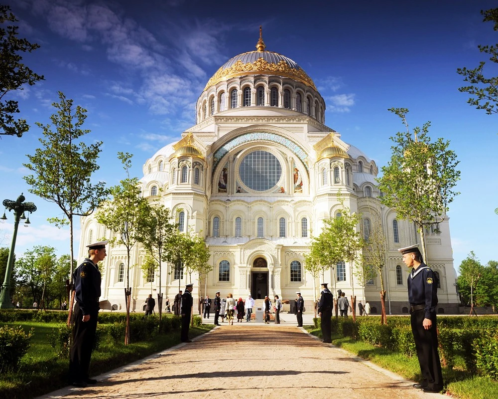 Групповая экскурсия из Петербурга в город-крепость Кронштадт
