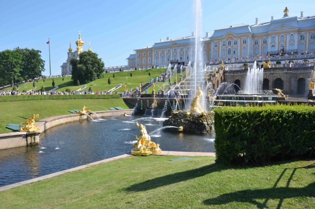 Из Петербурга в Петергоф: Большой дворец и Нижний парк 5