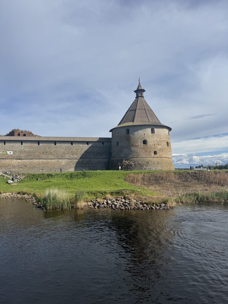 Из Санкт-Петербурга к крепости Орешек: 700 лет истории