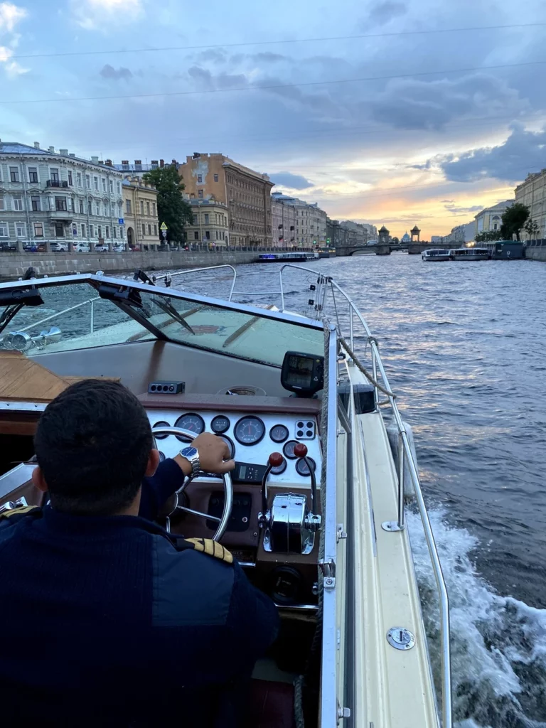 На катере по рекам и каналам Петербурга: романтично и познавательно 5