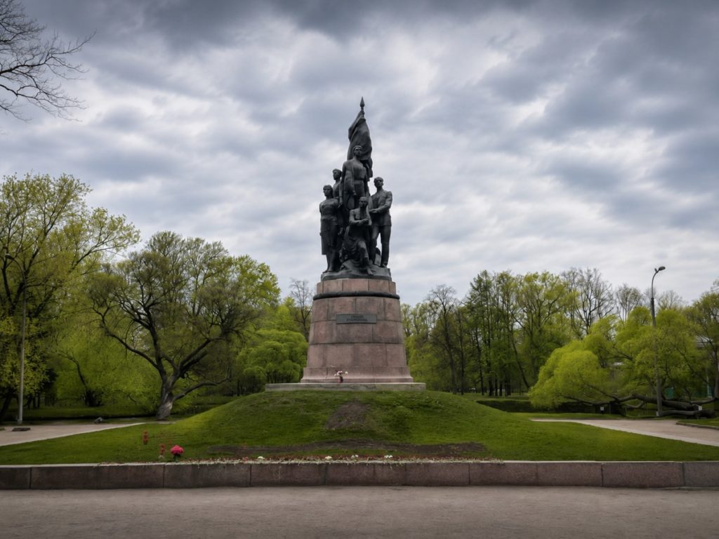 Пешеходный квест в Санкт-Петербурге по парку «Екатерингоф» (без гида) 3