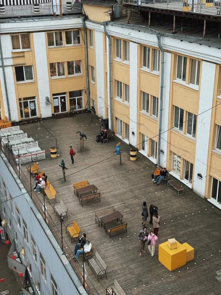 Петербург 4 в 1: дворы, парадные, коммуналки и крыша 3