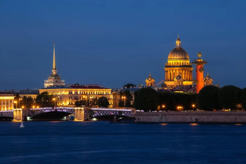 Петербург в летнюю ночь: атмосферная прогулка на катере и развод мостов 5