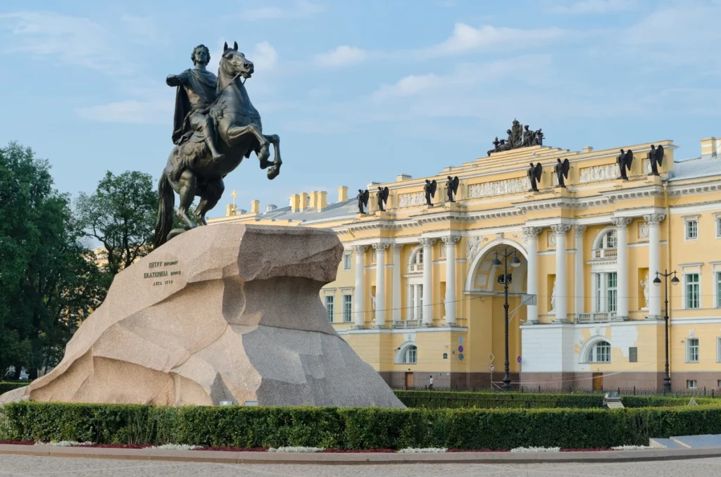 Петербурга парадное лицо. На автомобиле с водителем-экскурсоводом