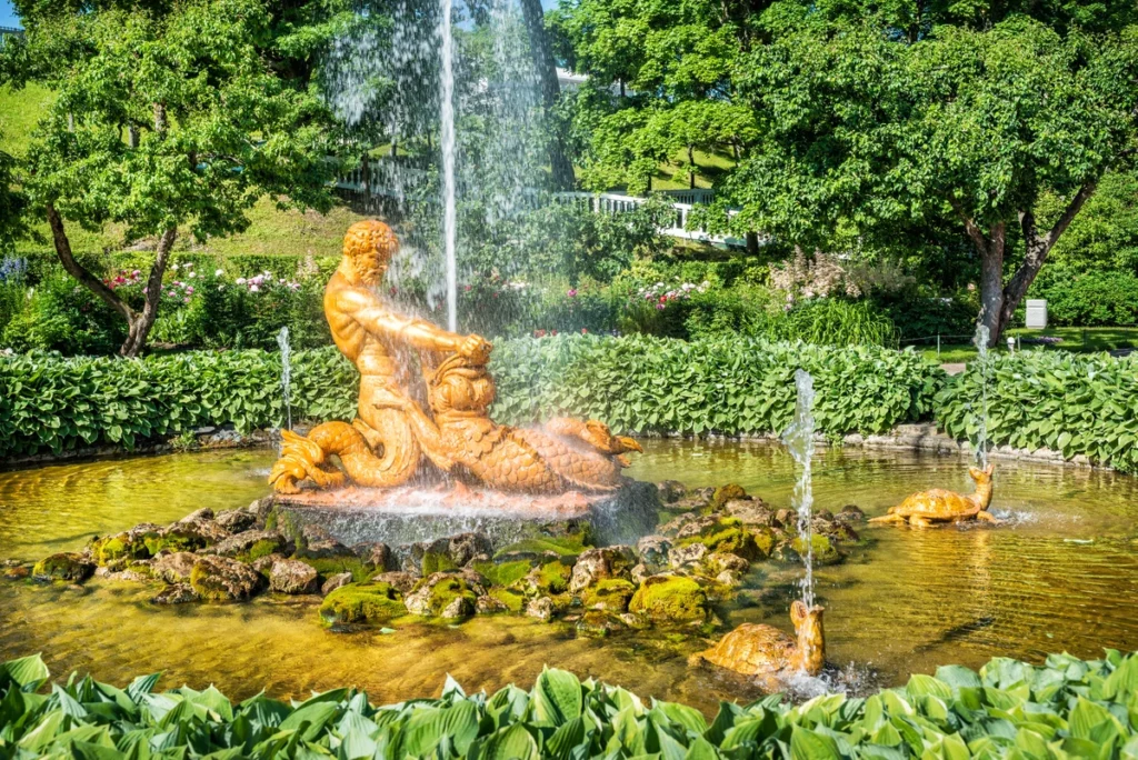 Петергоф от А до Я: метеор, Нижний парк и экскурсия в Большой дворец (билеты включены) 3