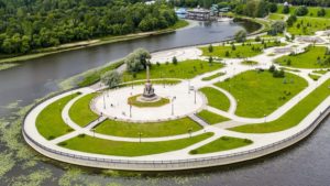 Святыни и ярмарочные гуляния в Ярославле, архитектура в Костроме