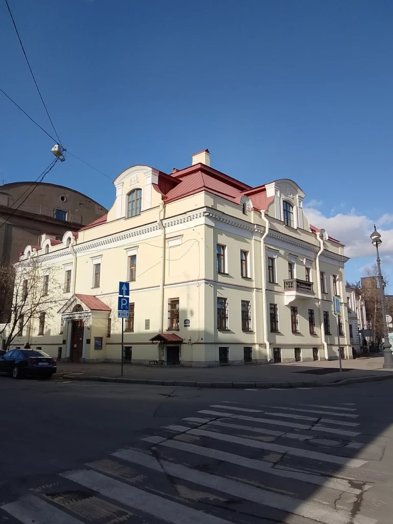 Вокруг станции метро «Горный институт» 3