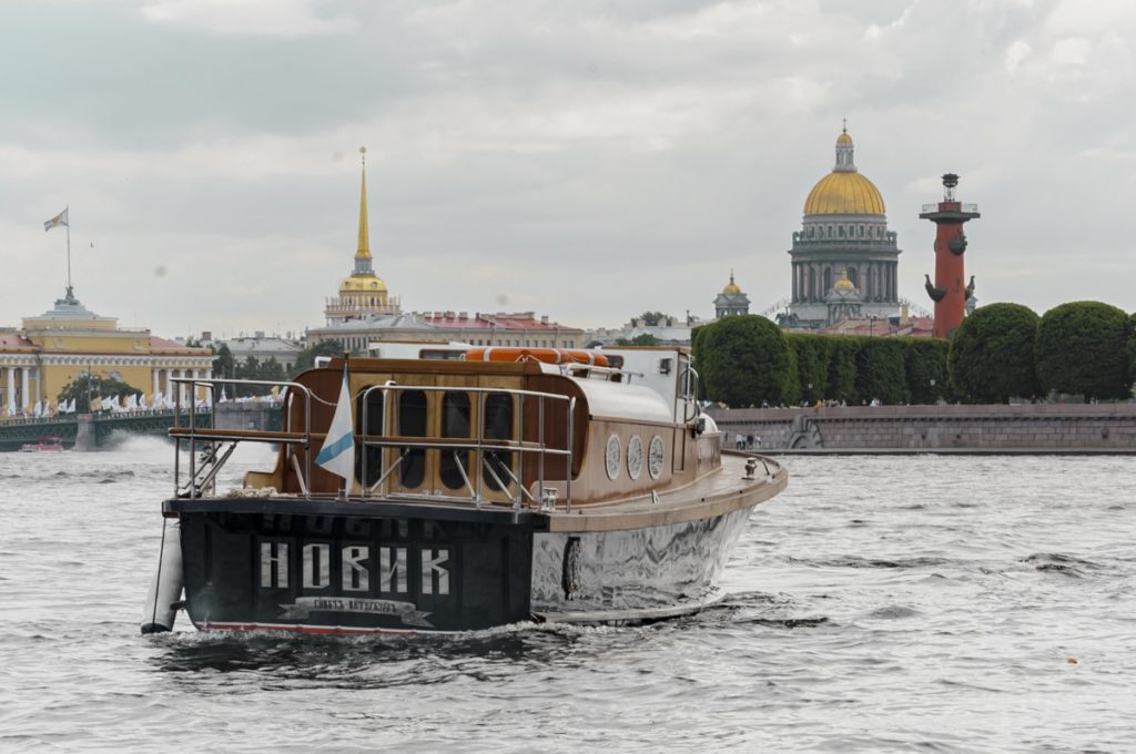 Волшебный Петербург: водная прогулка на ретро-катере 2