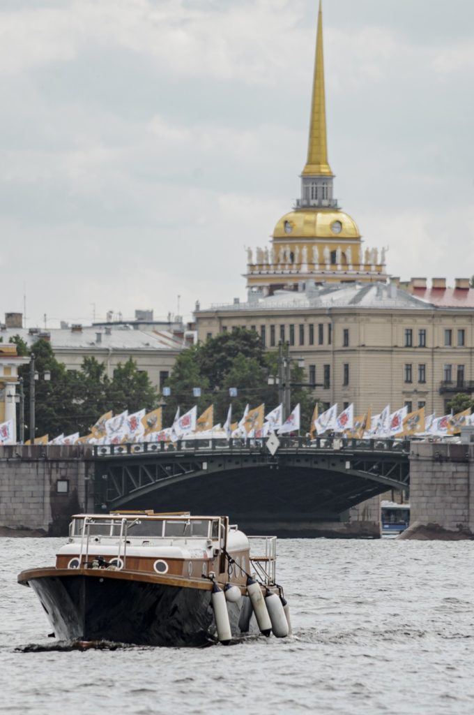 Волшебный Петербург: водная прогулка на ретро-катере 3