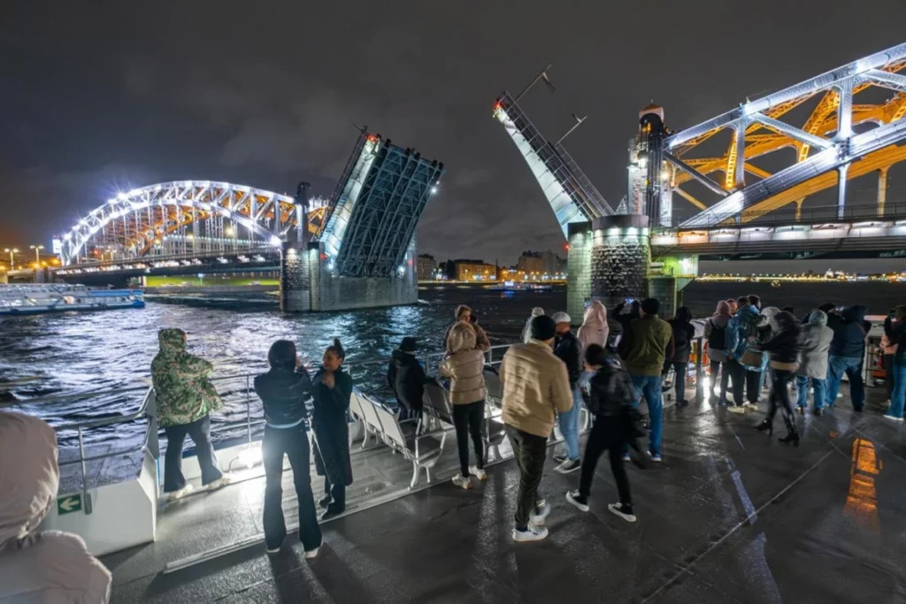 Восемь разводных мостов Петербурга — на катамаране 2