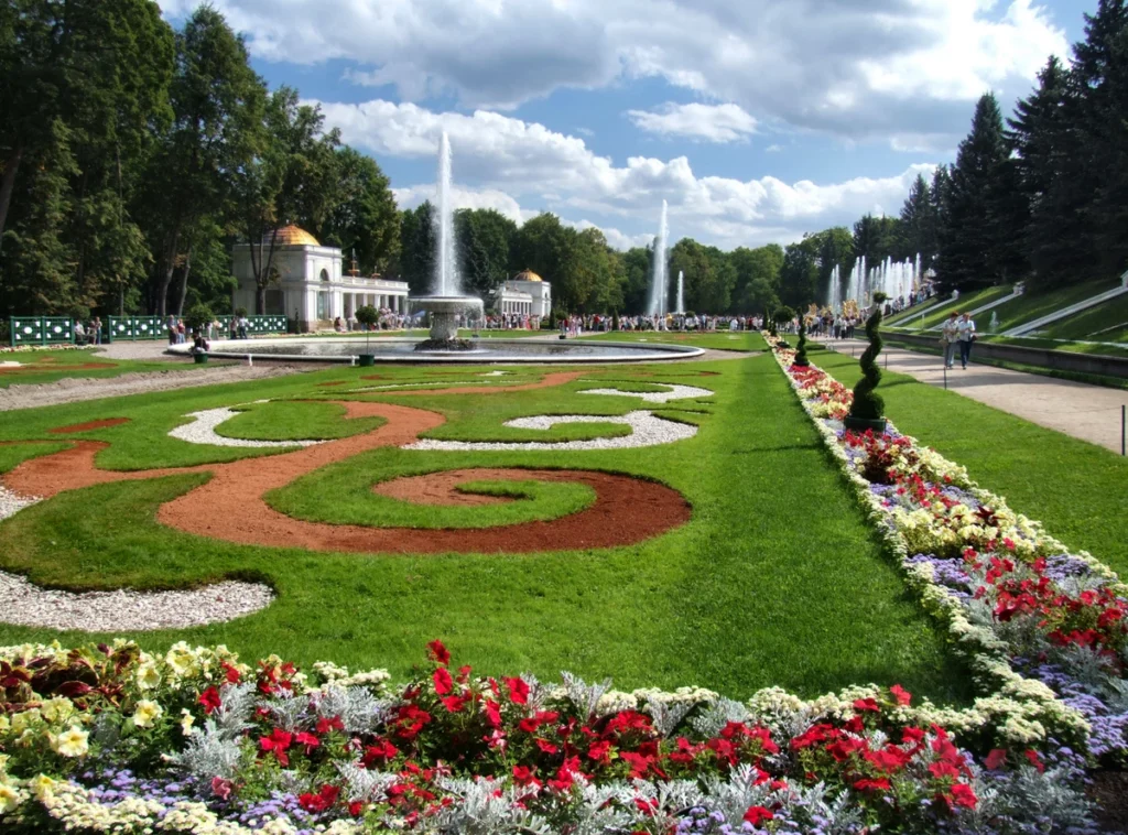 В Петергоф по воде: экскурсия по Нижнему парку, Екатерининскому корпусу и гротам 4
