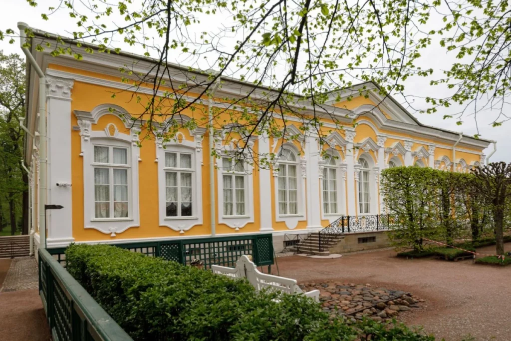 В Петергоф по воде: экскурсия по Нижнему парку, Екатерининскому корпусу и гротам 5