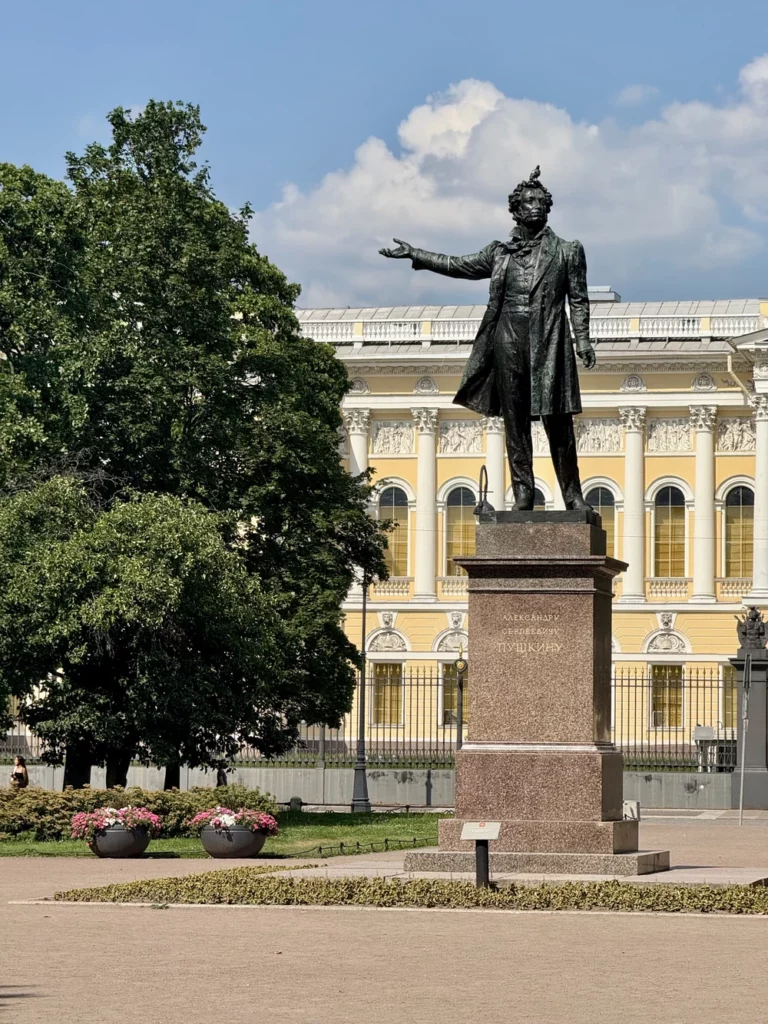 В шаге от Невского: что скрывают петербургские особняки 5