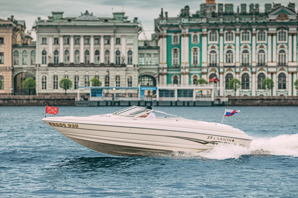 Золотой купол Исаакиевского собора — с воды 4